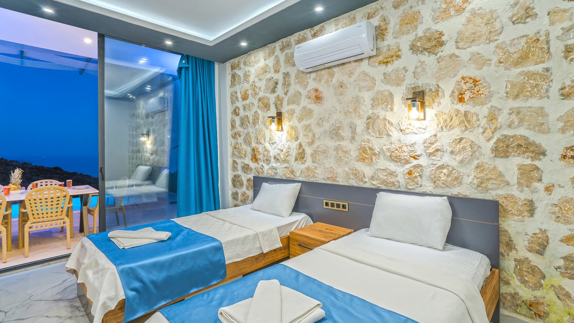 Villa Sur, photo 2 of 49
