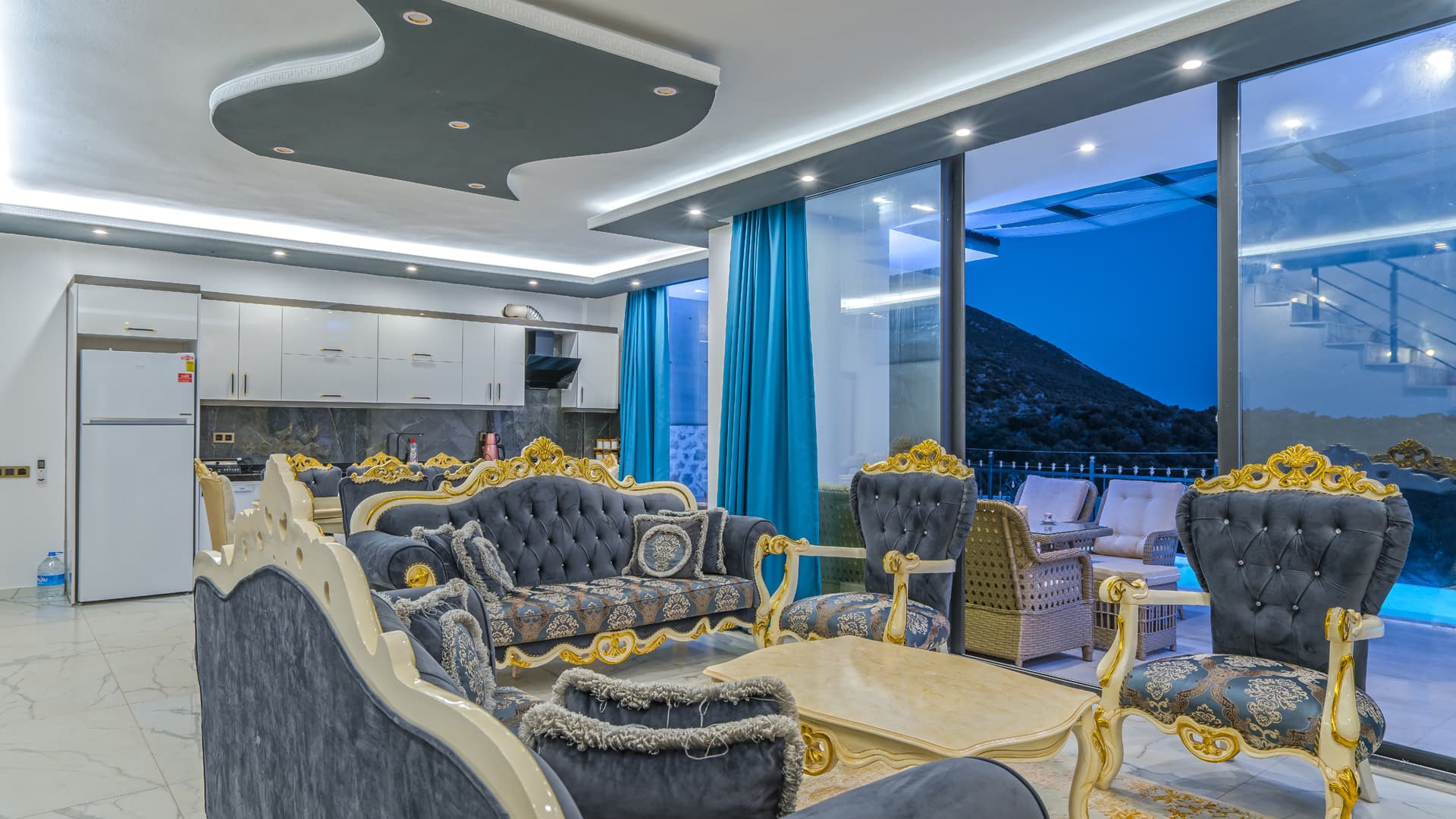 Villa Sur, Kalamar